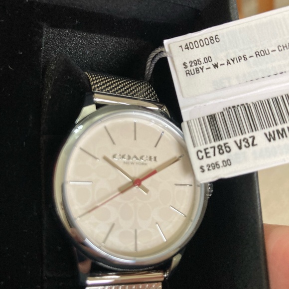 NWT coach ruby stainless steel and red leather watch set. 32 mm . - Picture 4 of 9